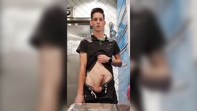 Cumming Cuties Muscle Jacking: A Big Cock Adventure