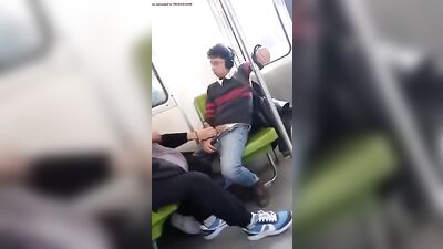 Gay Métro Excitation: Students Get Wild in Public