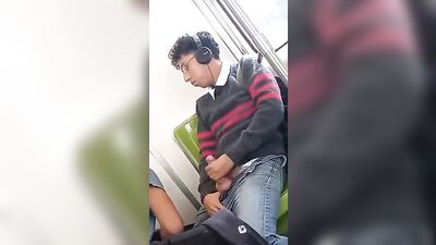 Gay Métro Excitation: Students Get Wild in Public