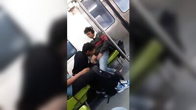 Gay Métro Excitation: Students Get Wild in Public