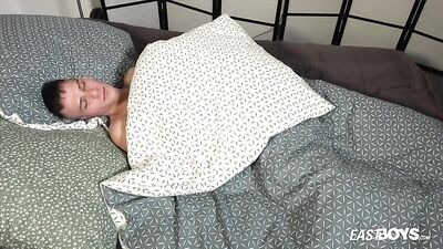 Morning Wood Revealed: Muscle Boys Web-Cam Handjob!