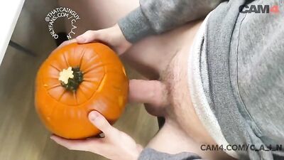 CAIN SOLO FODE UMA ABOBORA - The Ultimate Cock Worship Experience!