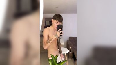 Menino de cueca branca