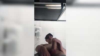 Cumming in Your Face: Muscle Boys Amateur Cuties