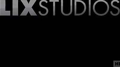 Sexy Twinks Show Off Their Flip Flops and Hot Bareback Action in the Tub!