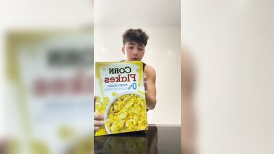 MUSIC BOYS SHAKE: ❤️❤️❤️❤️❤️ - Gay Porn Video - Fun Music Straight Boys