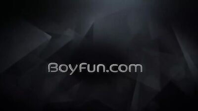 Gay Porn in London with Elio Pjatteryd and Tom Heart - Bus Boys Fun! Enjoy a Picnic with Elio Pjatteryd and Tom Heart in London