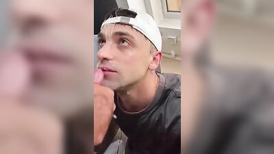 Cum on my face2 : A Fetish Web-Cam Porn Adventure!