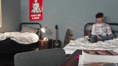 Room Flip Flop Twinks Threesome Group Sex Show