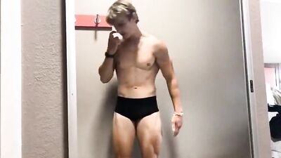 Muscle Boy Bodybuilder Hottie Gets Stroked by Sexy Stranger!