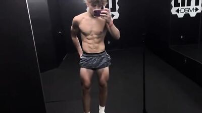 Legendary Bodybuilders Muscle Showcase: The Ultimate Solo Performance!