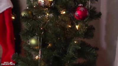 Interracial Muscle Oral Cum Shots: The Naughty Christmas Fuck!