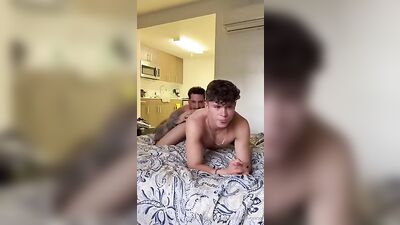 Drake Vons Bareback BB Adventure: Top Porn Star Gets Fucked Hard!