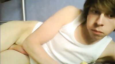 Twinks Eats Banana Up His Ass!