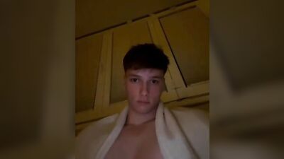 Gay Porn Boy Cumshot & Handjob: Hot Amateur Muscle Men!