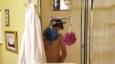 Flexing in the Bathroom and Bedroom: Cumming in Gay Porn Video