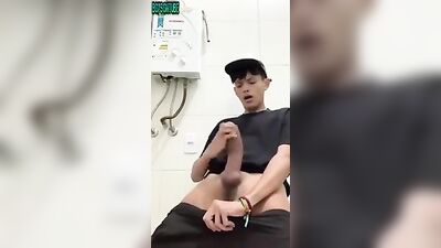 Juicy Fat Cock: Boy Wanks and has a Huge Cumshot!