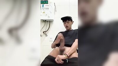 Juicy Fat Cock: Boy Wanks and has a Huge Cumshot!