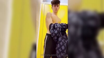 Gangbang Dildo Play - Big Dick Lovers Rejoice!