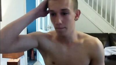 Gay Porn: Cute Muscle Boy Shares Solo Web-Cam Show on Rainy Day!
