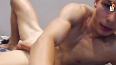 Muscle Boy Cum Shot: Ultimate Gay Porn Web-Cam Experience!