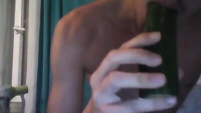 Arthur 18 yo - French Str8 Boy use a cucumb