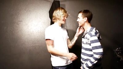 Gay Porn: Bel amico arrapato che scopa il suo amico omosessuale