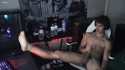 MAX JERKS & CUMS - SUPERFIT MEN IN NAKED ACTION!