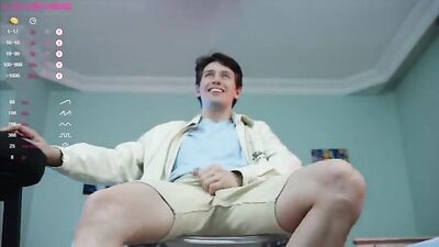 Dnz hung n horny cam boy