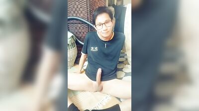 Young twinks hands free cum explosion!