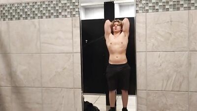 MUSCLE MANIA: ETHANS LEGENDARY BODYBUILDING SHOWCASE