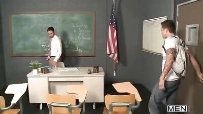 Gigantic Favorite: Hot College Student Gets Cummed by His Teacher in Gay Porn Videos