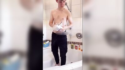 Gay Porn: Shaving His Balls in the Shower - HBW Solo Web-Cam