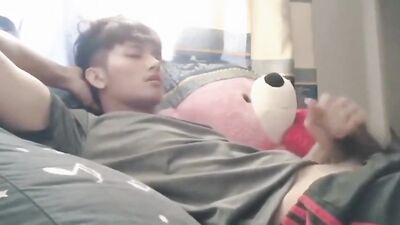 YOUNG VIETNAMESE TEEN JERKS OFF - CUM