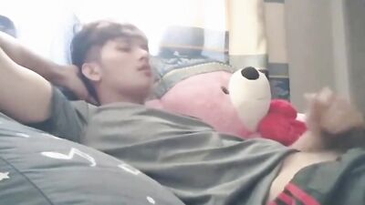 YOUNG VIETNAMESE TEEN JERKS OFF - CUM