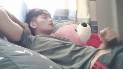 YOUNG VIETNAMESE TEEN JERKS OFF - CUM