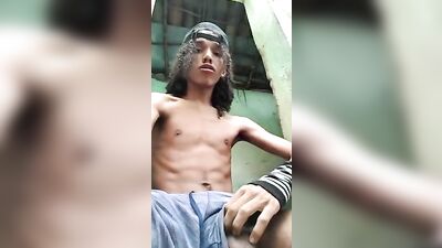 Gay Porn Videos: Menino Dotado Masturbando!