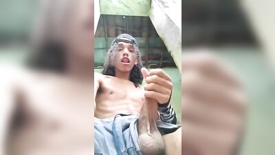 Gay Porn Videos: Menino Dotado Masturbando!