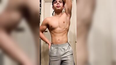 Robert cano bodybuilder flexing tors4