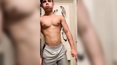 Robert cano bodybuilder flexing tors4