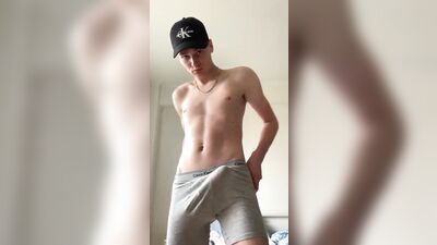 Big Cock Amateurs Fetish: I wanna see how big it really is!