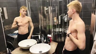 Gay Porn: Masturbating with a Beautiful Dildo Cam