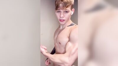 Raw & Real Solo Web-Cam Body Show Time!