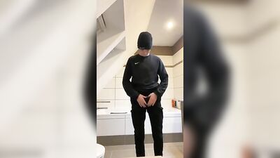 Sexy Twink Cumshot Delight: One-Handed Solo Explosion!