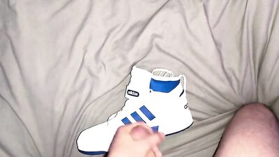 Shoes Lovers Delight: A Foot Fetish Handjob on Mes nouvelles baskets Adidas