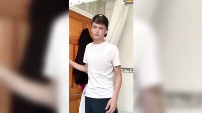 Gay Porn - Webcam Twinks Cum Solo Before Bath