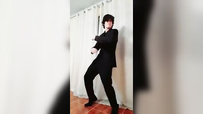 Brazilian Web-Cam Fun: Gustavo Souzas Latino Solo Performance