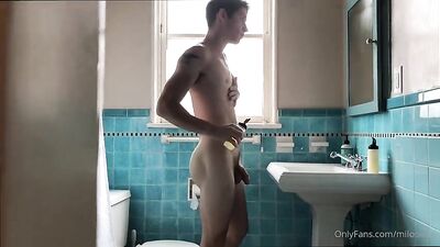 Oiled up twink body massage - Sexy boys get naughty!