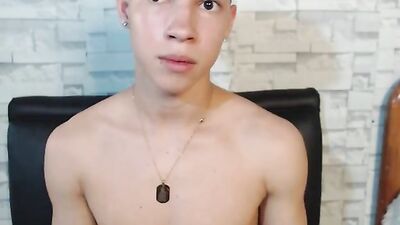 Young and Ready: Elis Amateur Web-Cam Fun Handjob!