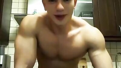 Muscle Cam Twunk Cumshot: Amateur Blond Muscle Boys Solo Web-Cam Jerk Off!